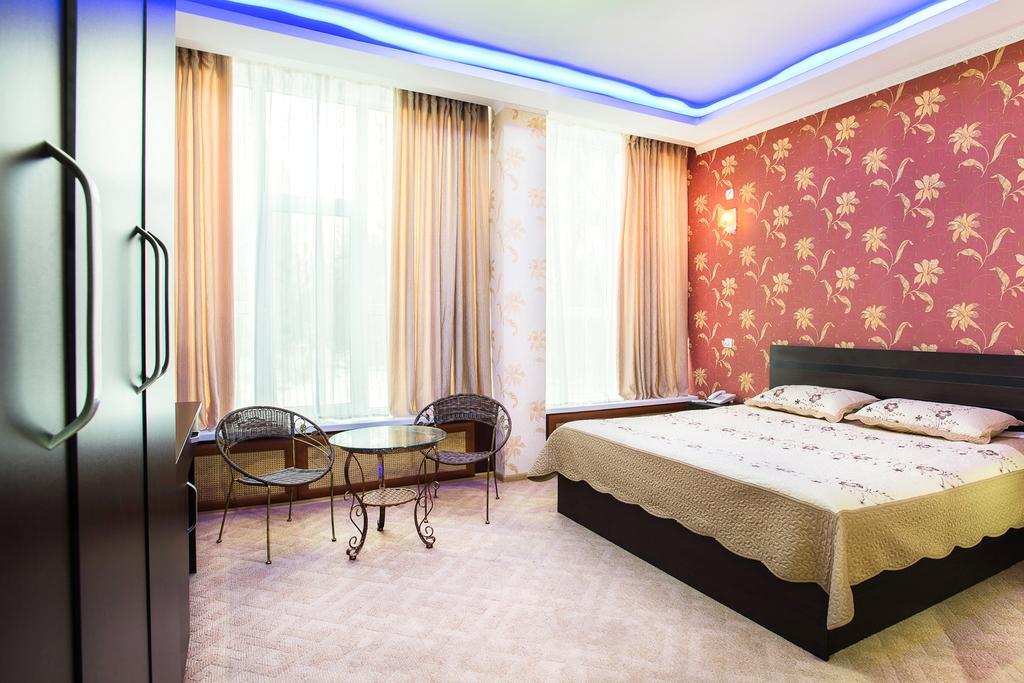 Hotel Kazakhfilm Алматы Экстерьер фото